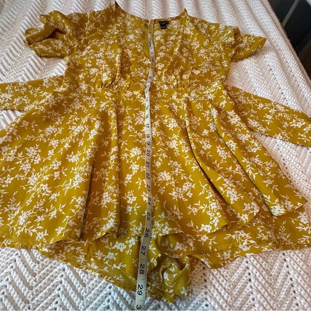 Windsor Mustard Floral Shorts Romper -medium - Picture 6 of 6